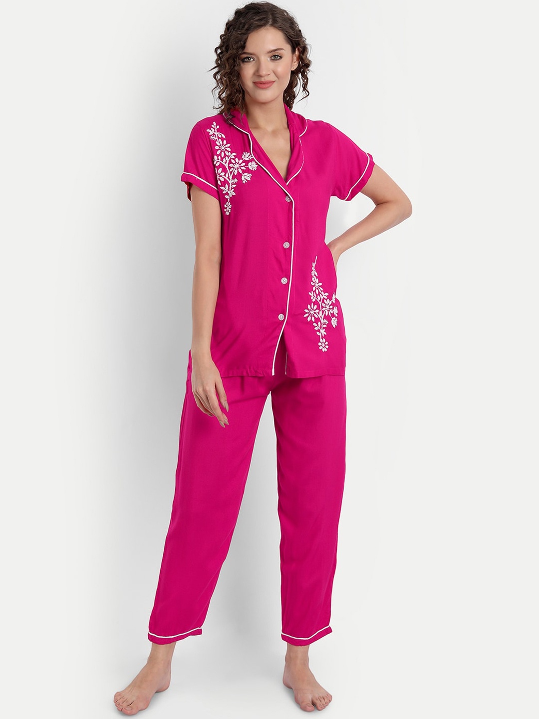 

Indiankala4u Women Magenta & White Embroidered Night suit