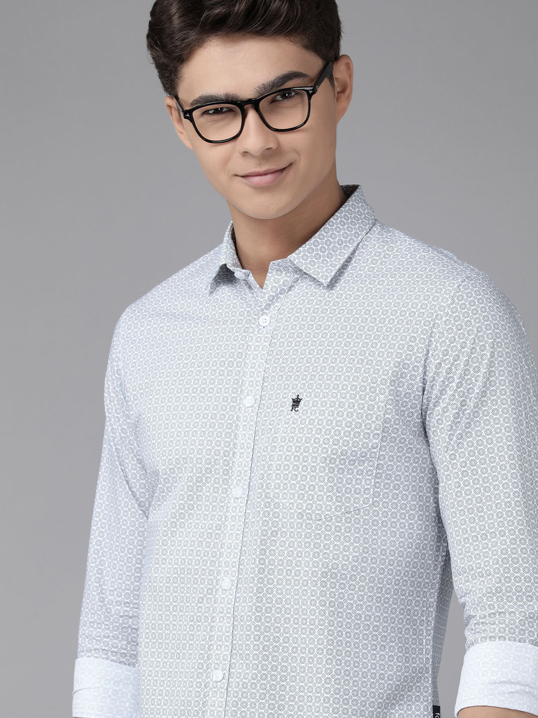 

French Connection Men White & Blue Slim Fit Printed Pure Cotton Casual Shirt