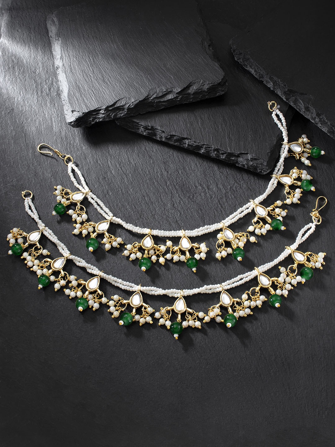 

Peora Green & White Oval Ear Cuff Earrings