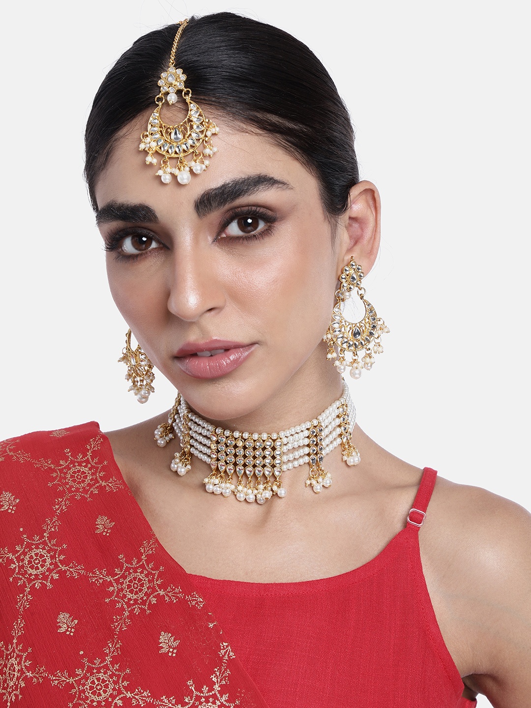 

Peora Gold Plated & White Jewellery Set