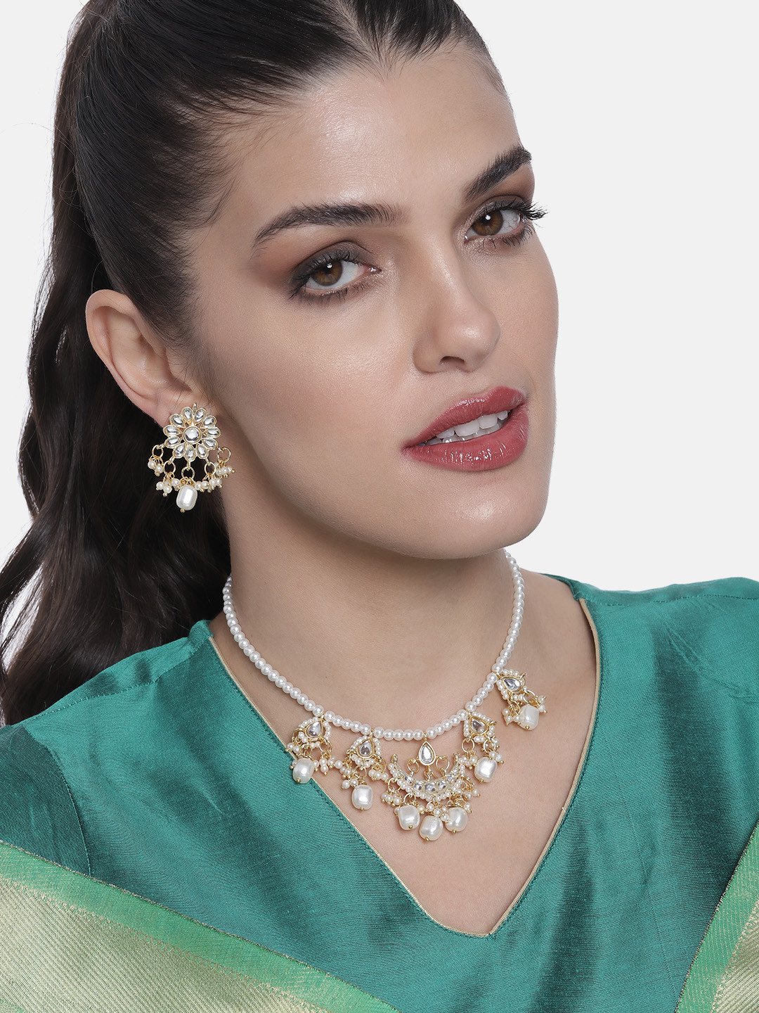 

Peora Golden & White Kundan Stone Studded Gold-Plated Traditional Jewellery Set