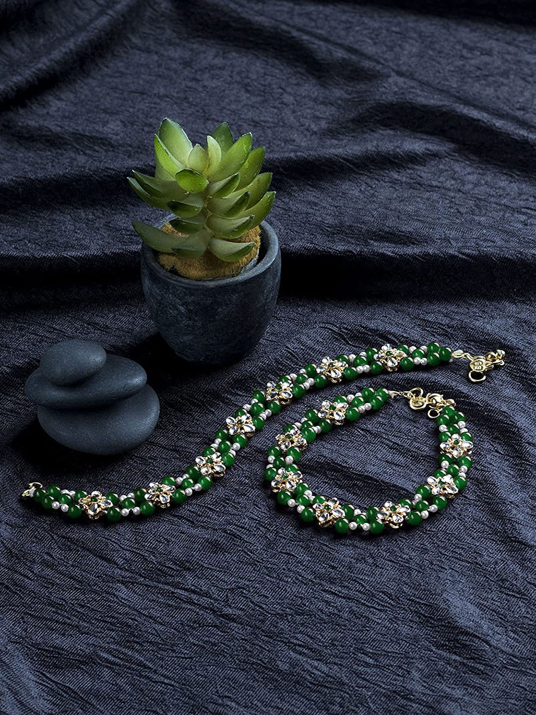

Peora Set Of 2 Green & Golden Plated Kundan Studded Pearl Bridal Anklet
