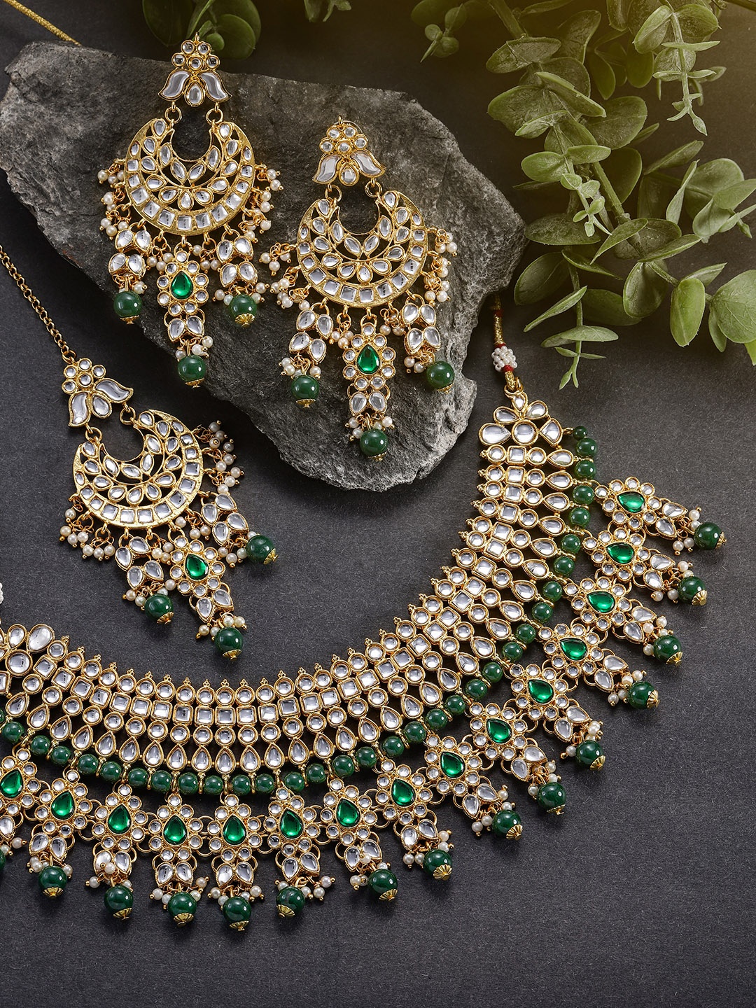 

Peora Gold-Plated Green Kundan Choker Necklace Earrings Maang Tikka Jewellery Set