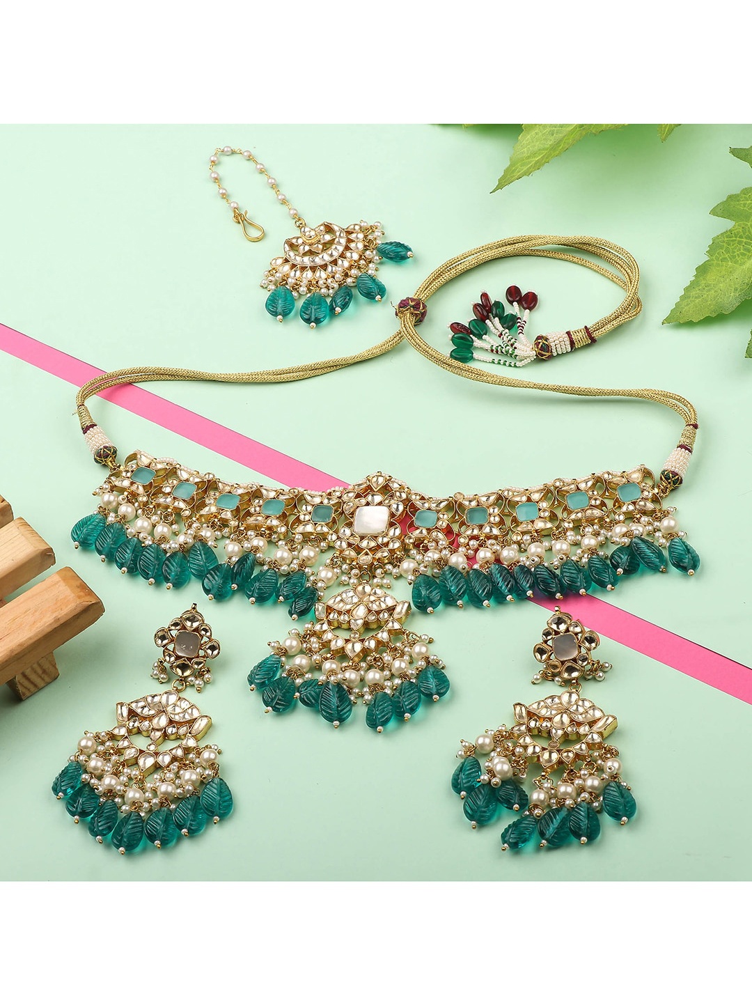 

AURAA TRENDS Women Gold-Plated Green Jewellery Set