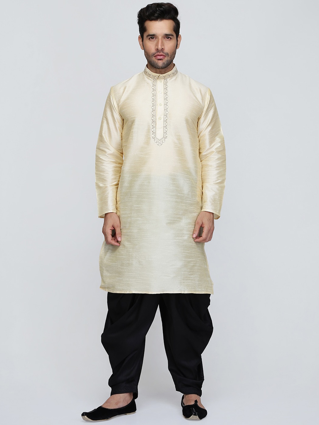 

ROYAL KURTA Men Gold-Toned Yoke Design Thread Work Kurta