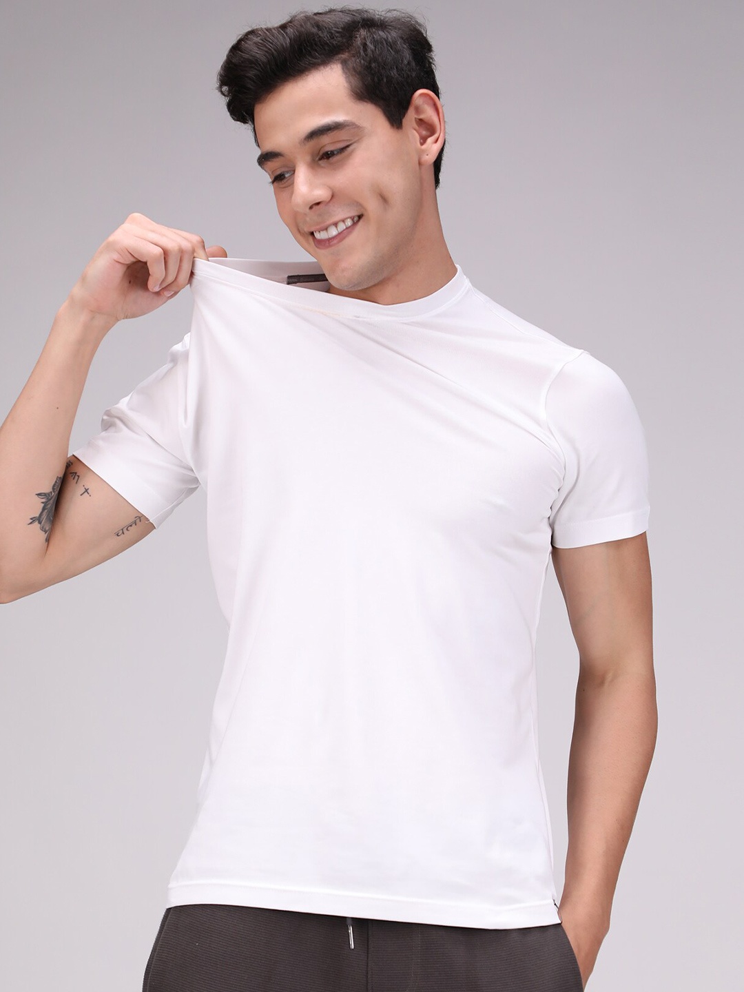 

SPORTO Men White 4-Way Stretch Wrinkle-Free T-shirt