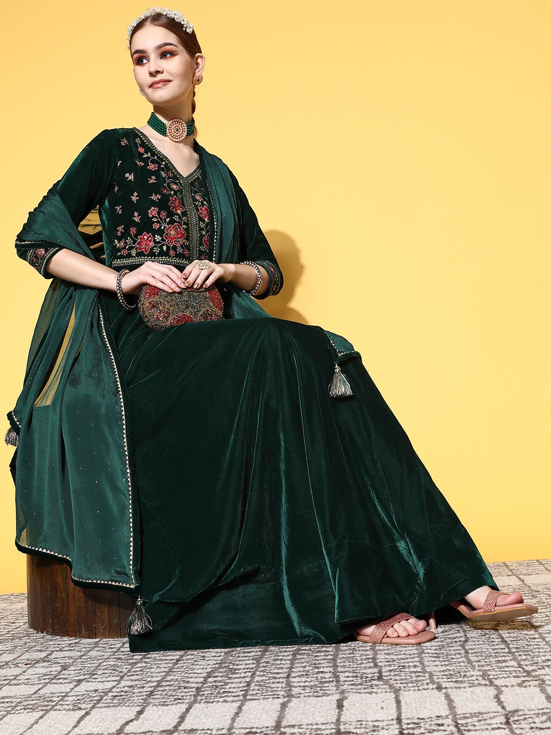 

Libas Women Floral Velvet Kurta Set, Green