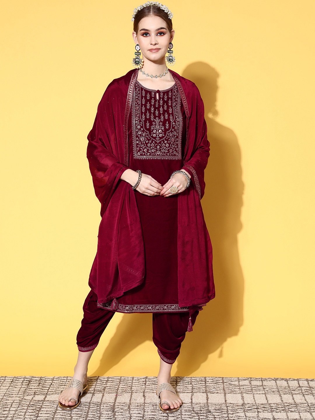 

Libas Women Floral Velvet Kurta Set, Maroon