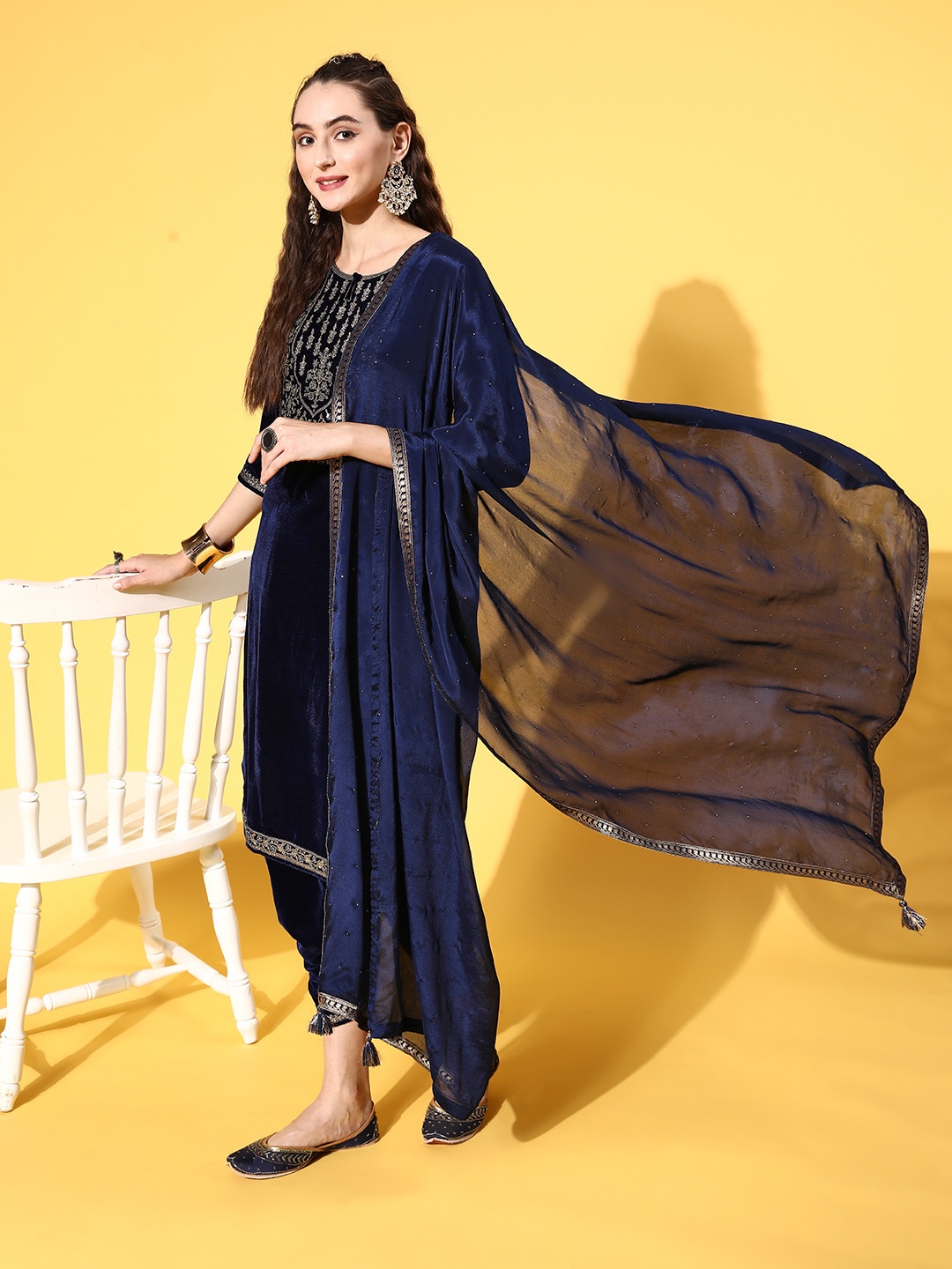 

Libas Women Floral Velvet Kurta Set, Navy blue