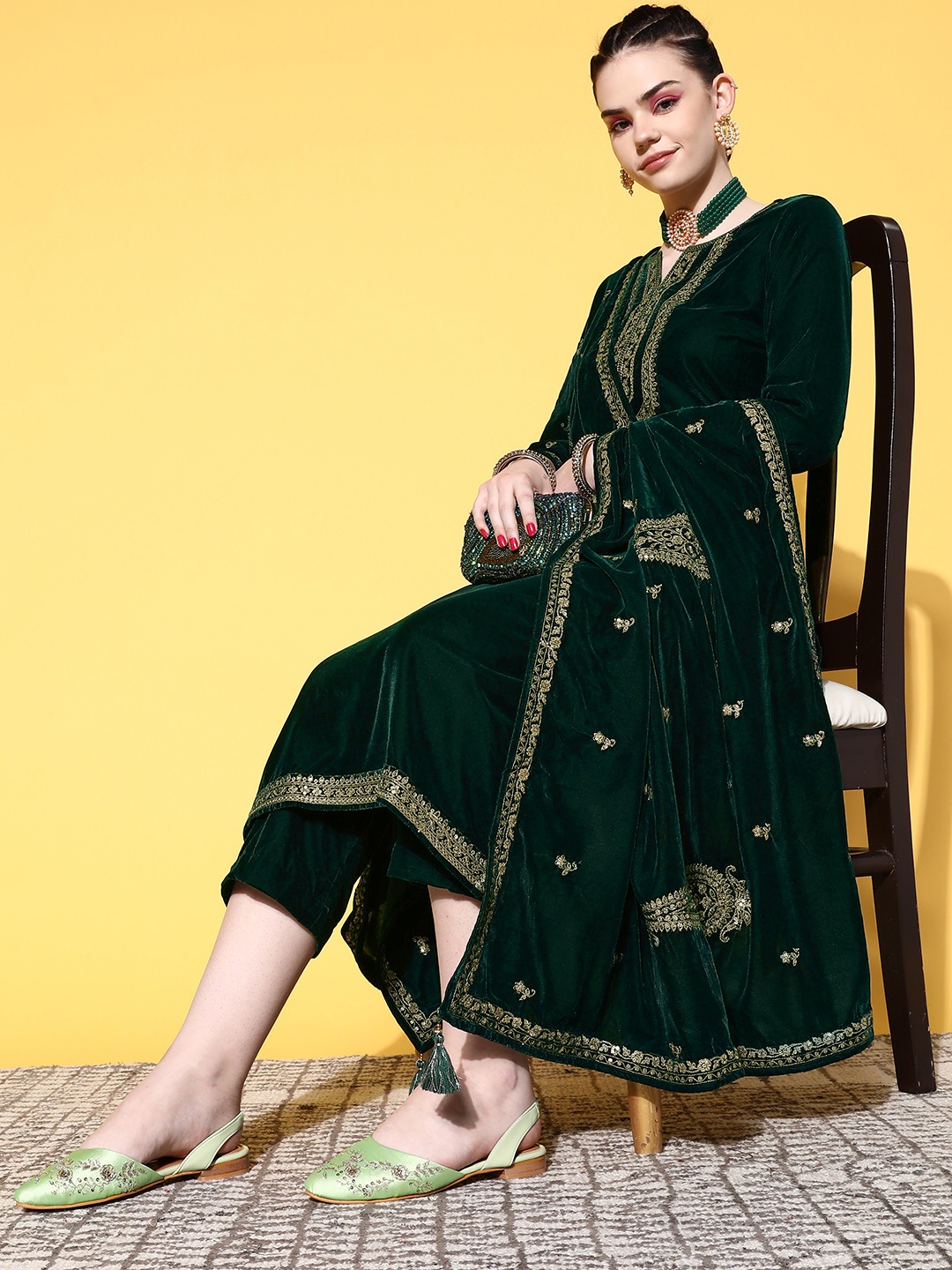 

Libas Women Floral Velvet Kurta Set, Green