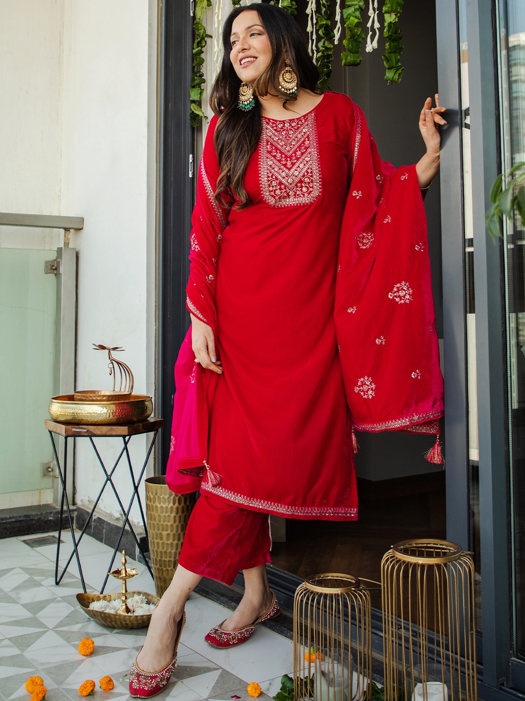 

Libas Women Floral Velvet Kurta Set, Fuchsia