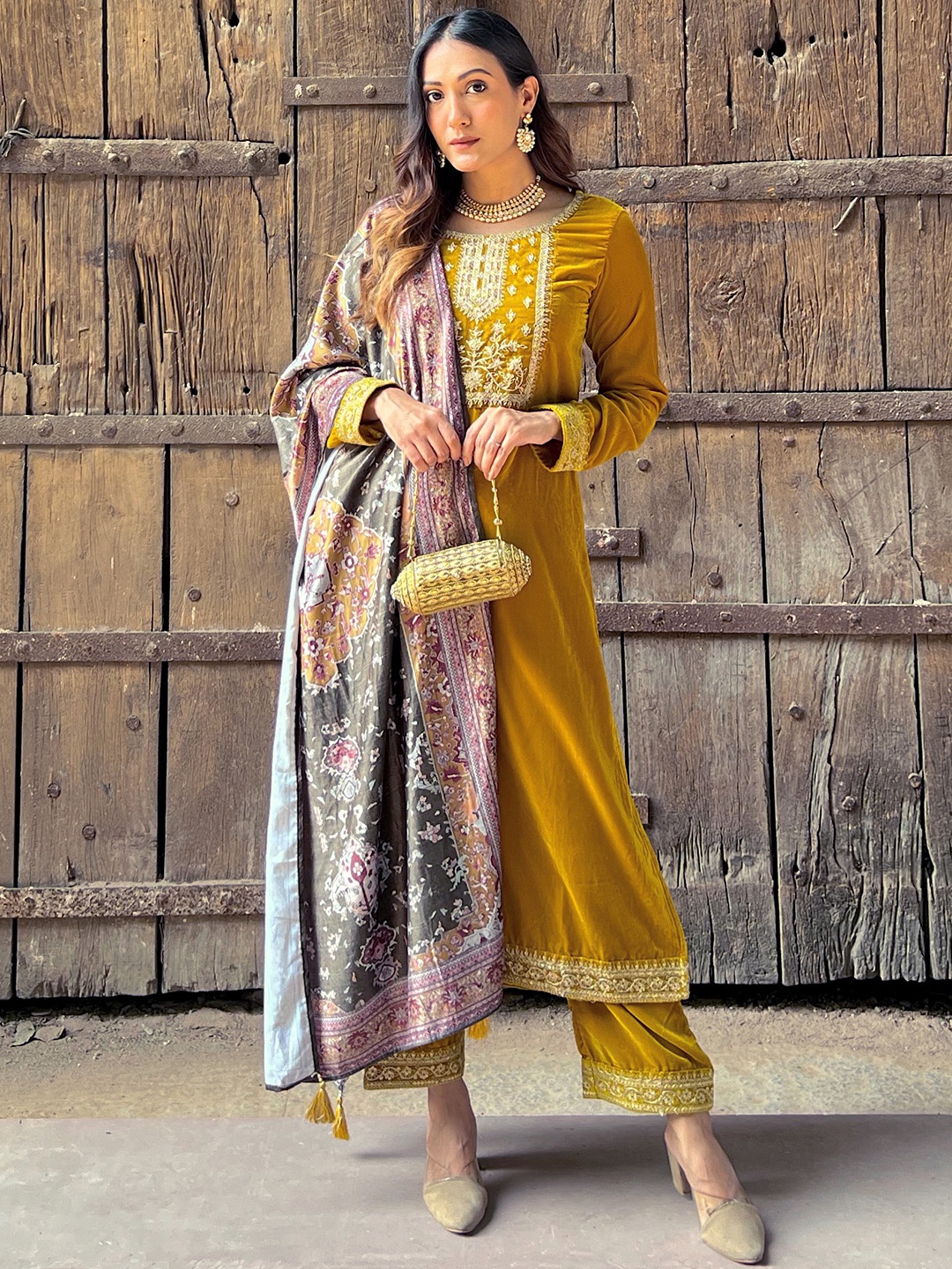 

Libas Women Floral Velvet Kurta Set, Mustard