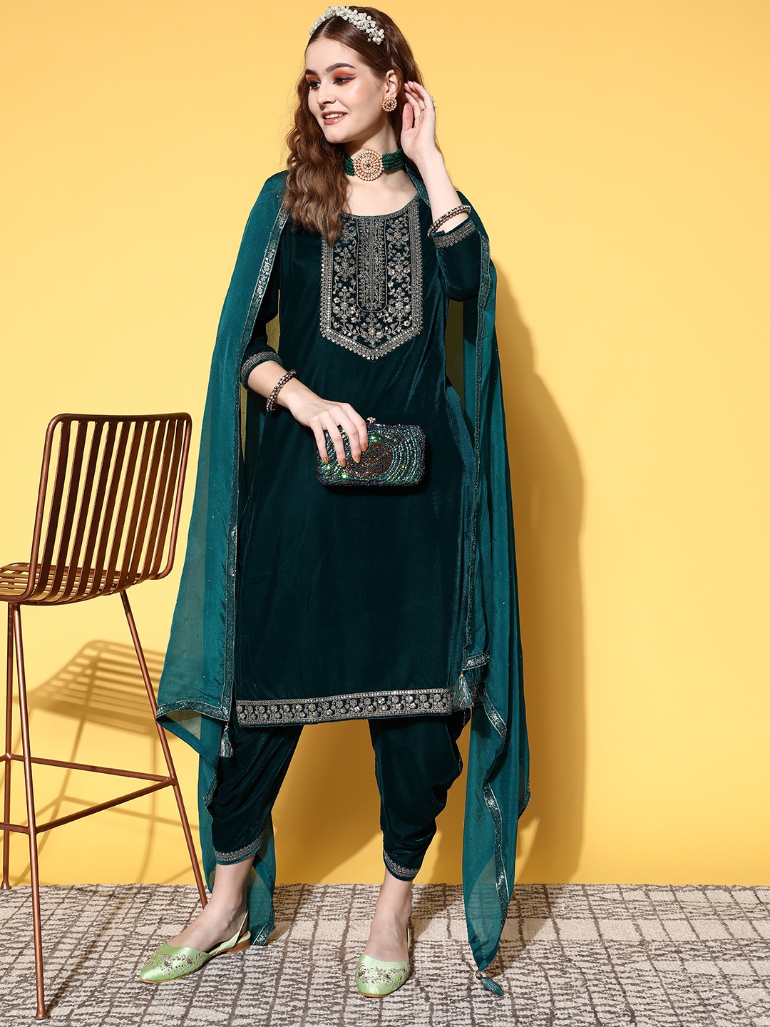 

Libas Women Floral Velvet Kurta Set, Teal