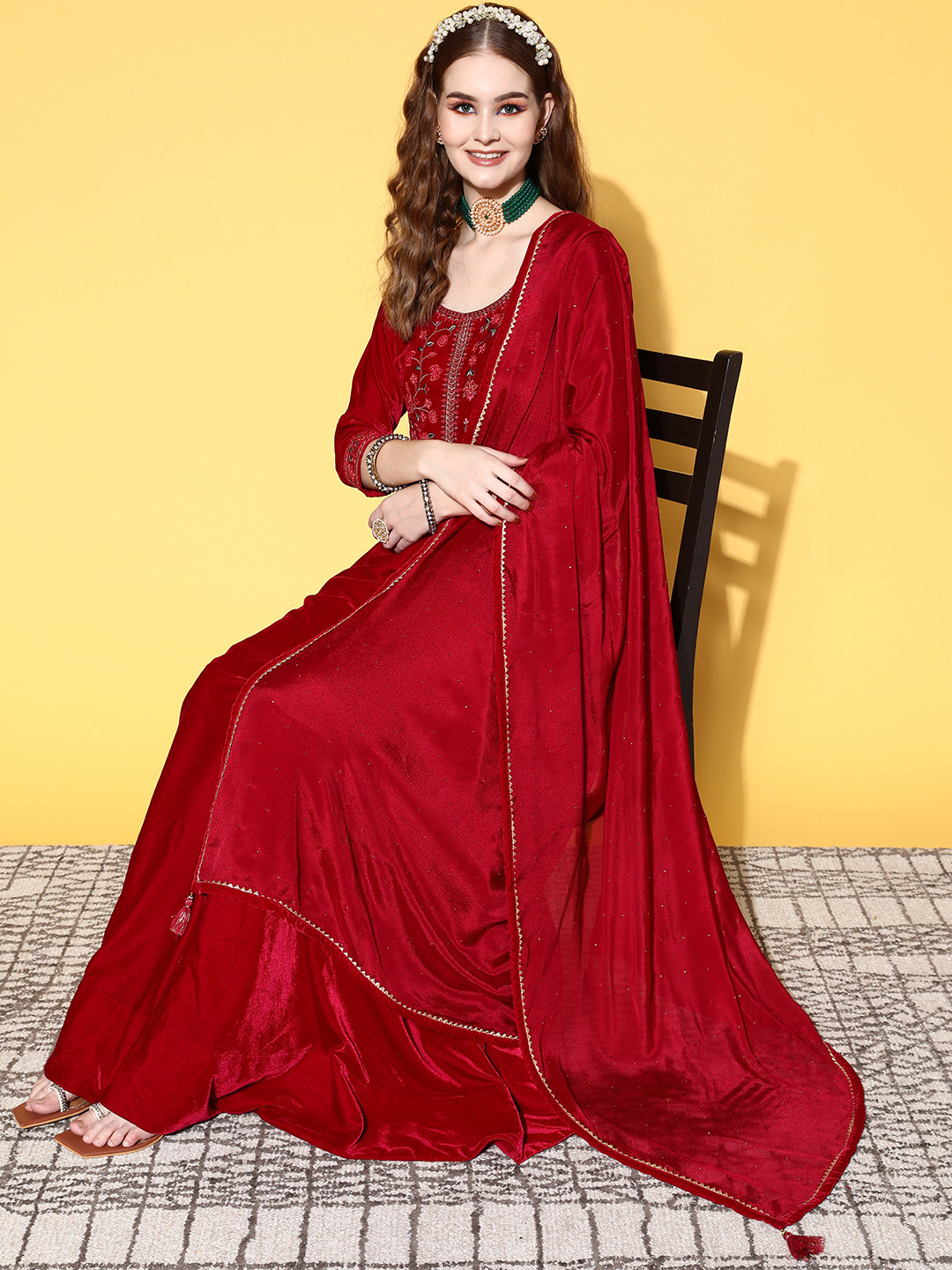 

Libas Women Floral Velvet Kurta Set, Red