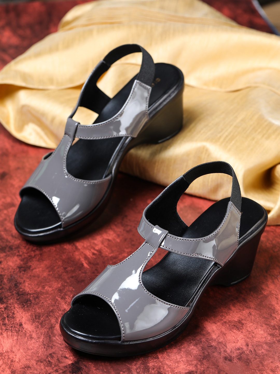 

Shezone Grey Block Peep Toes