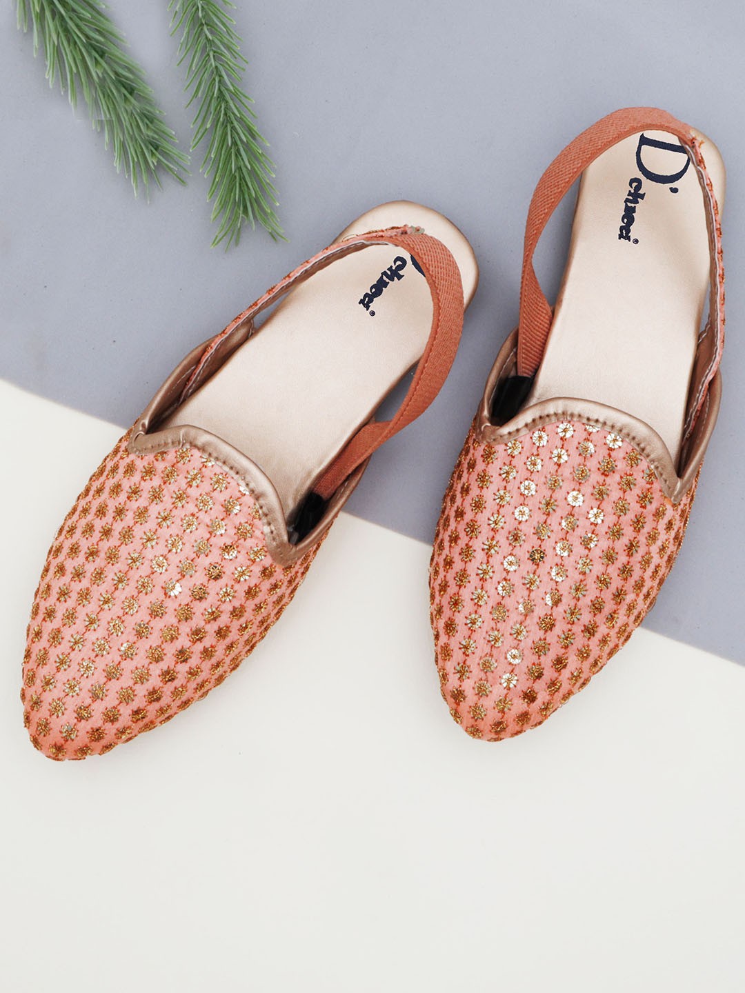 

DChica Girls Peach-coloured No-Shoe Bite Handcrafted Brocade Ethnic Juttis