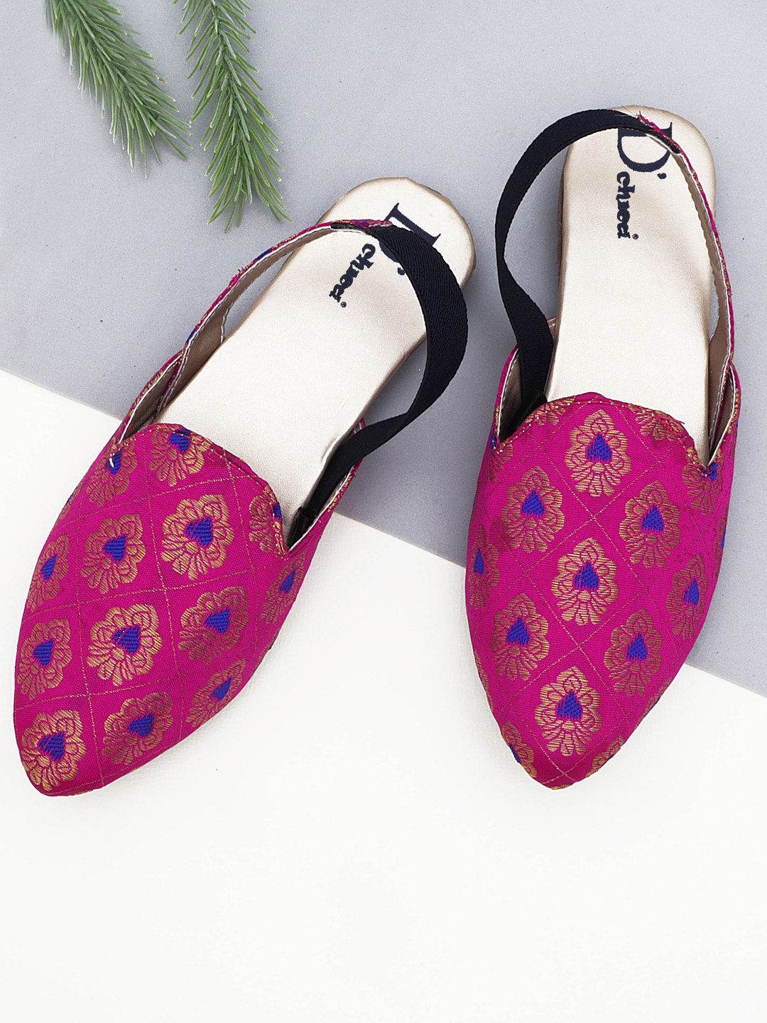 

DChica Girls Fuchsia Pink Brocade Ethnic Juttis