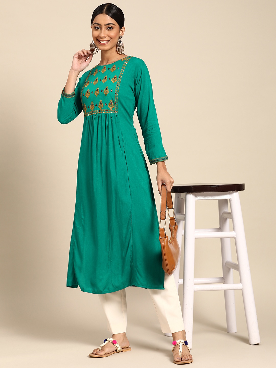 

Sangria Women Green Floral Embroidered Mirror Work Kurta