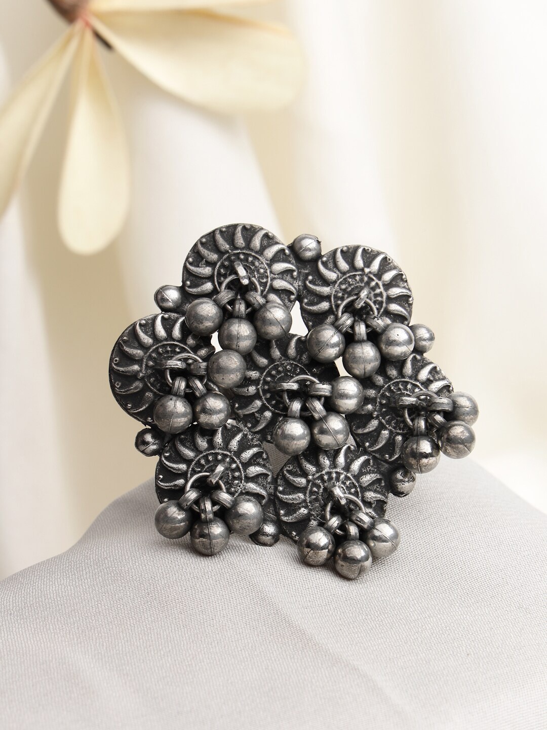 

Moedbuille Oxidised Silver-Plated & Ghungroo Studded Finger Ring, Metallic