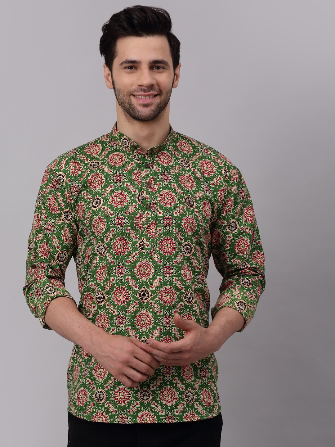 

NEUDIS Men Green Geometric Printed Cotton Short Kurta