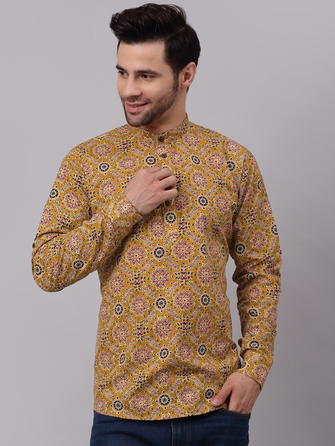 

NEUDIS Men Yellow & Red Ethnic Motifs Printed Short Kurta