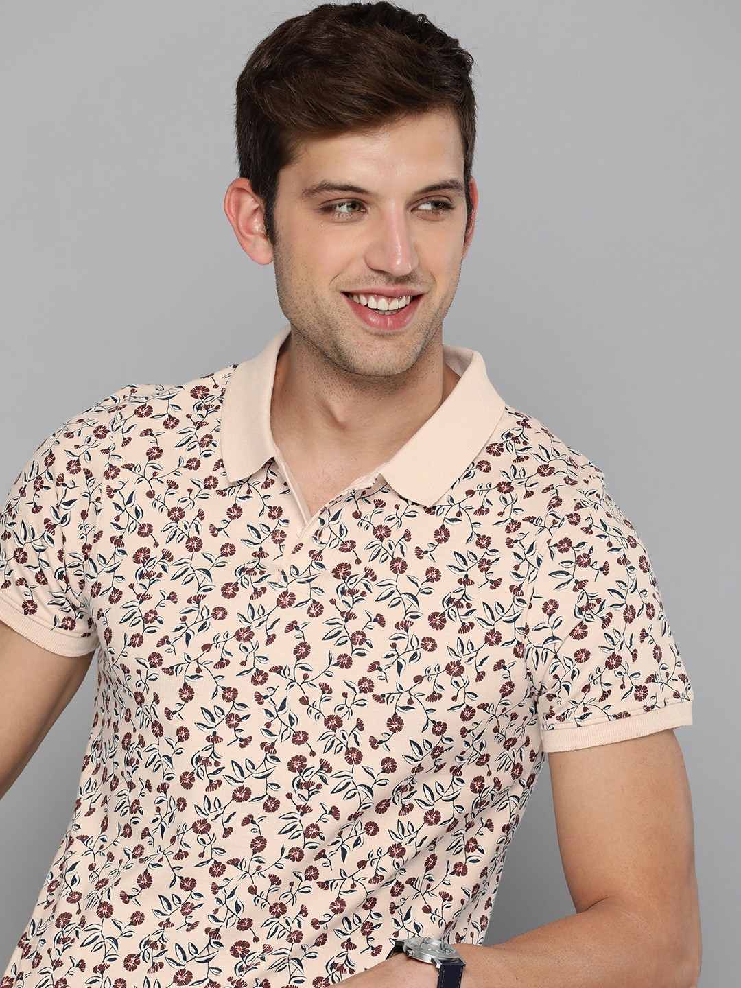 

Mast & Harbour Men Peach-Coloured & Navy Blue Pure Cotton Floral Printed T-shirt