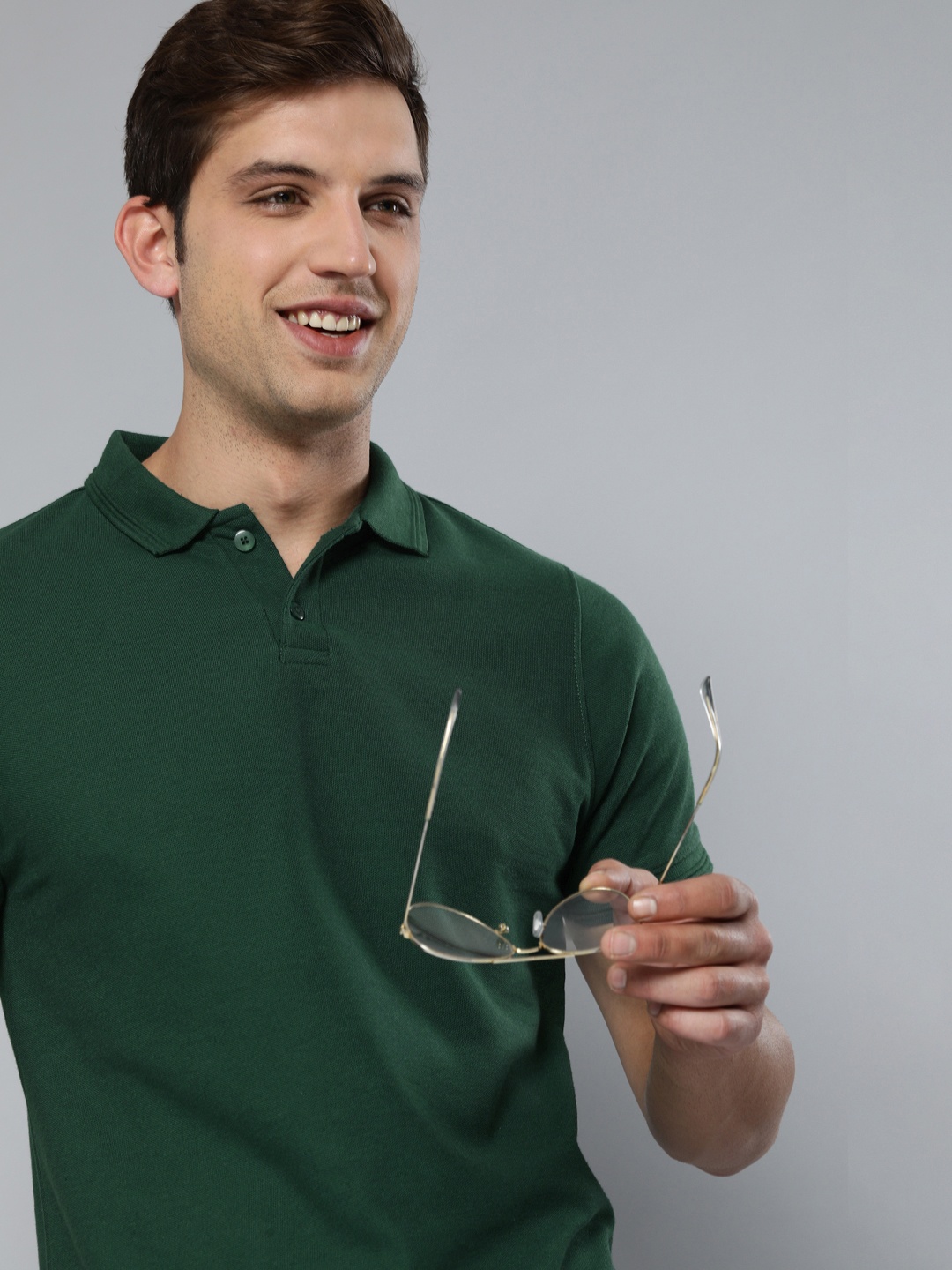 

Mast & Harbour Men Green Solid T-shirt