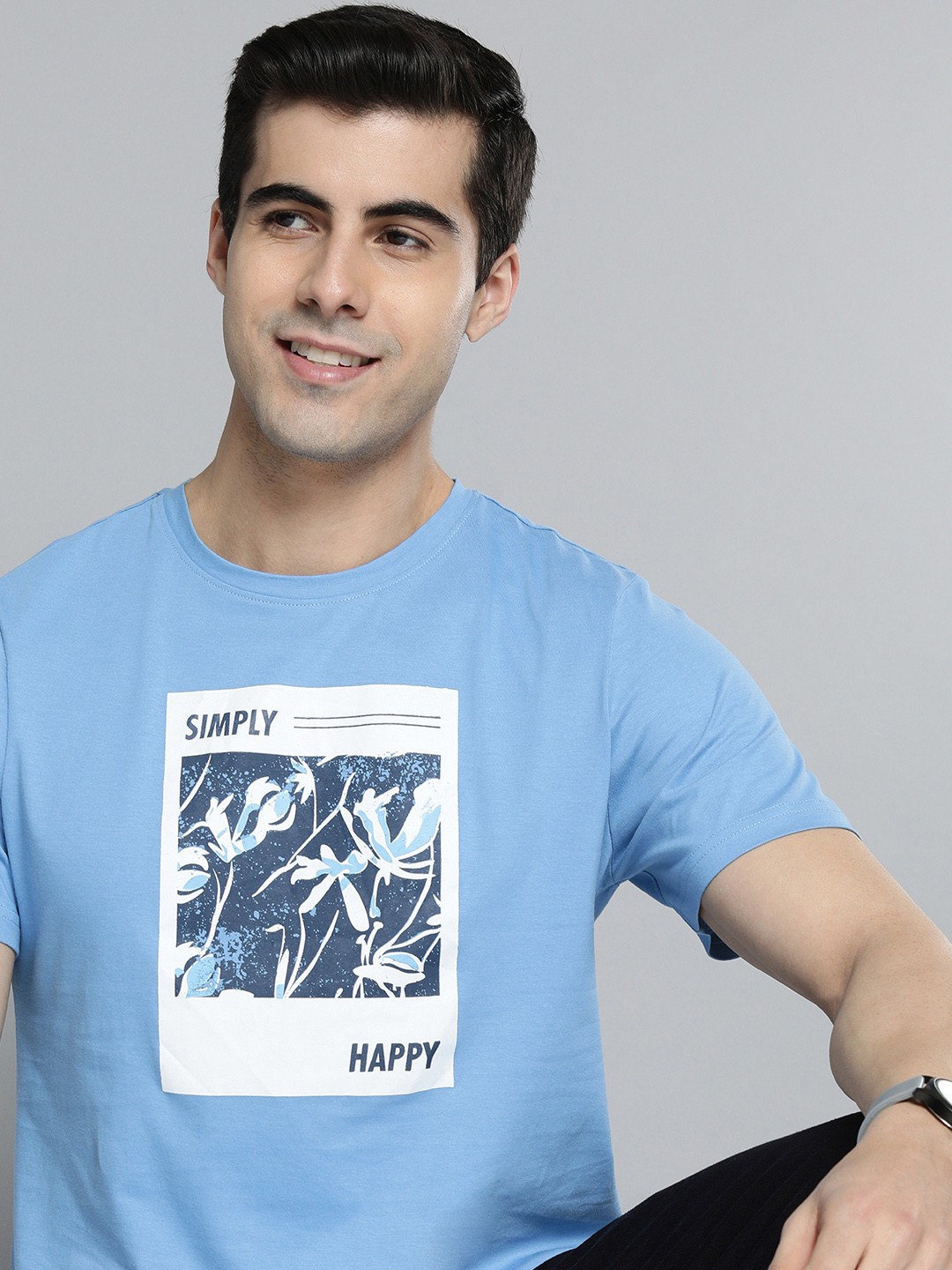 

Mast & Harbour Men Blue & White Printed Pure Cotton T-shirt