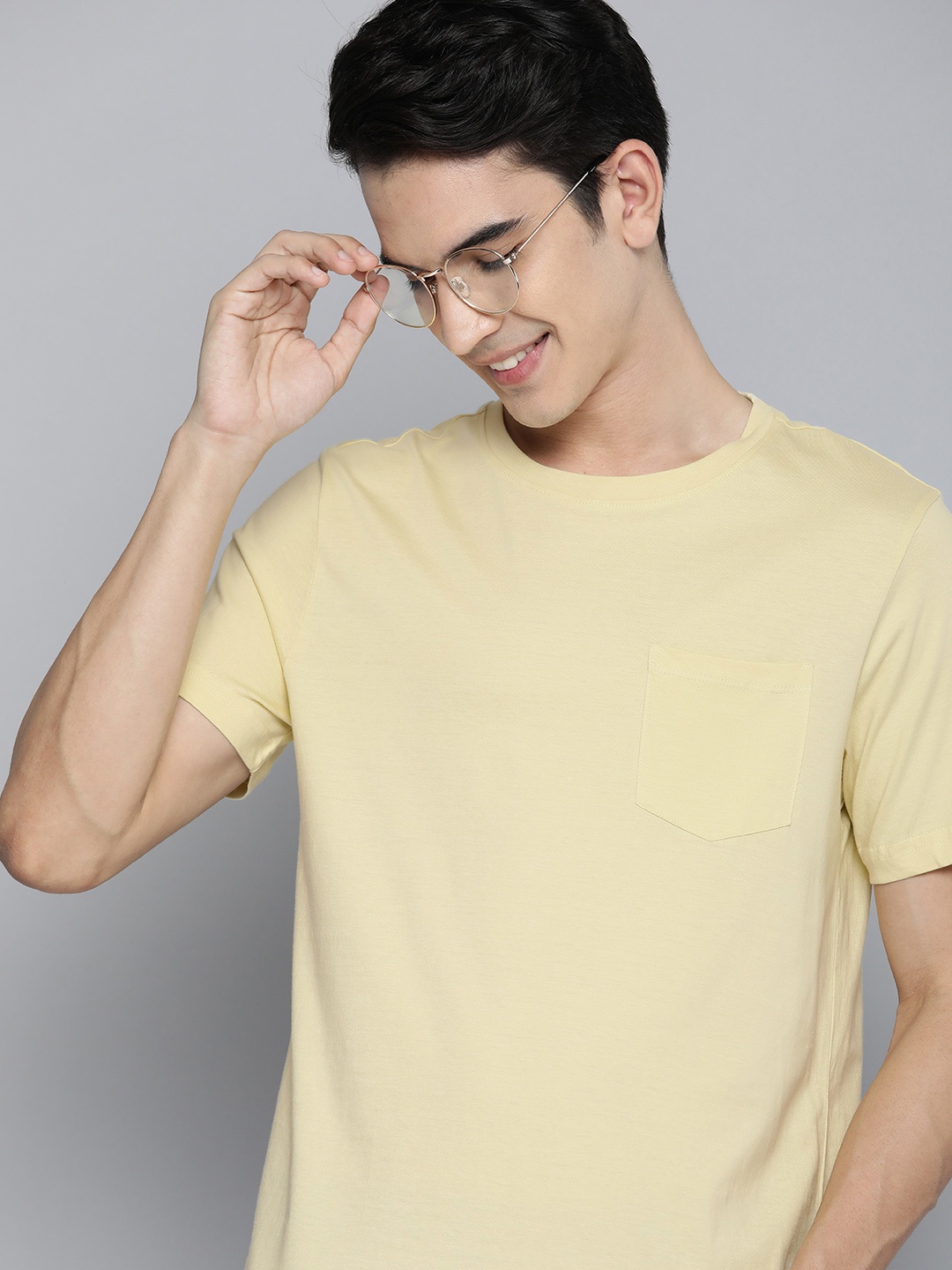 

Mast & Harbour Men Yellow T-shirt