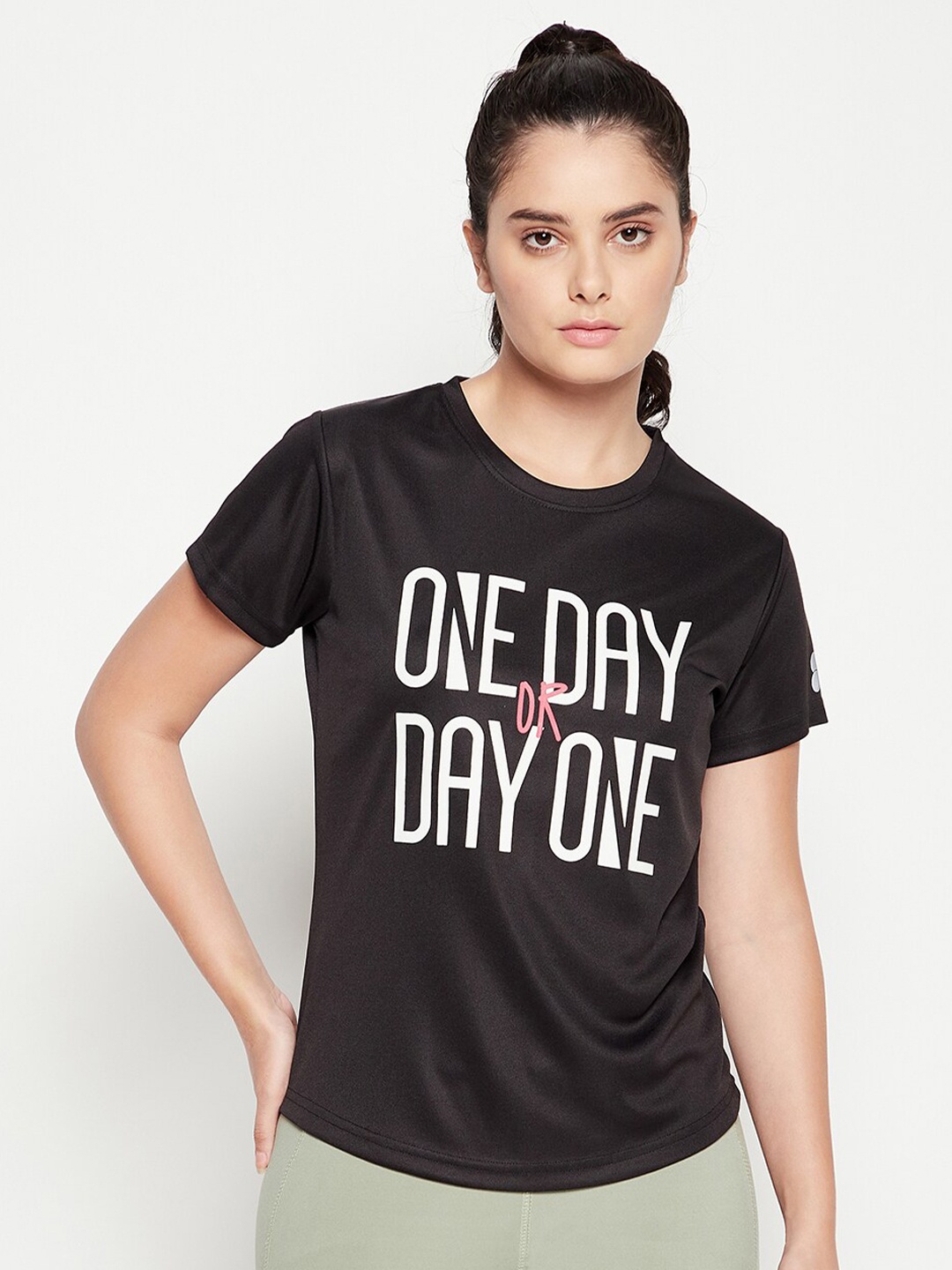 

Clovia Women Black Typography Printed Slim Fit Sports T-shirt