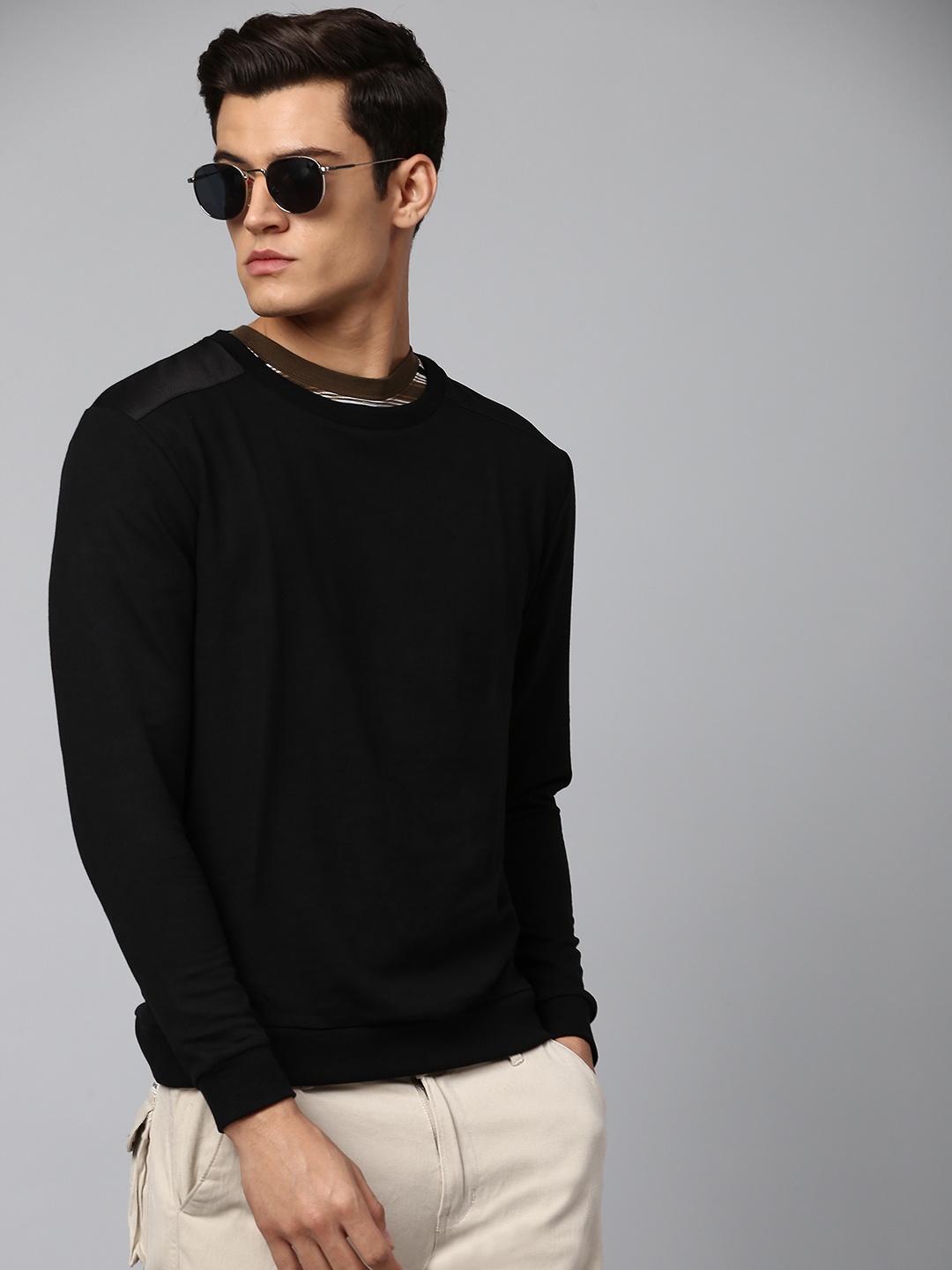 

Dennis Lingo Men Black Solid Sweatshirt