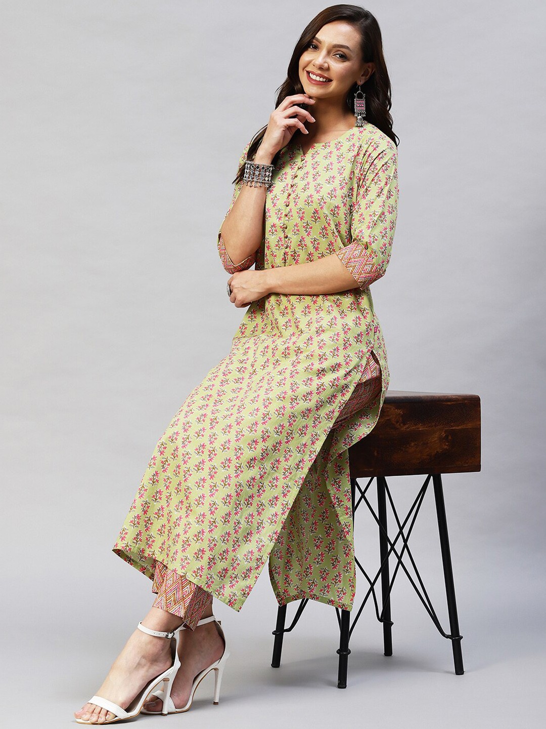 

KALINI Women Green Floral Printed Kurta with Trousers