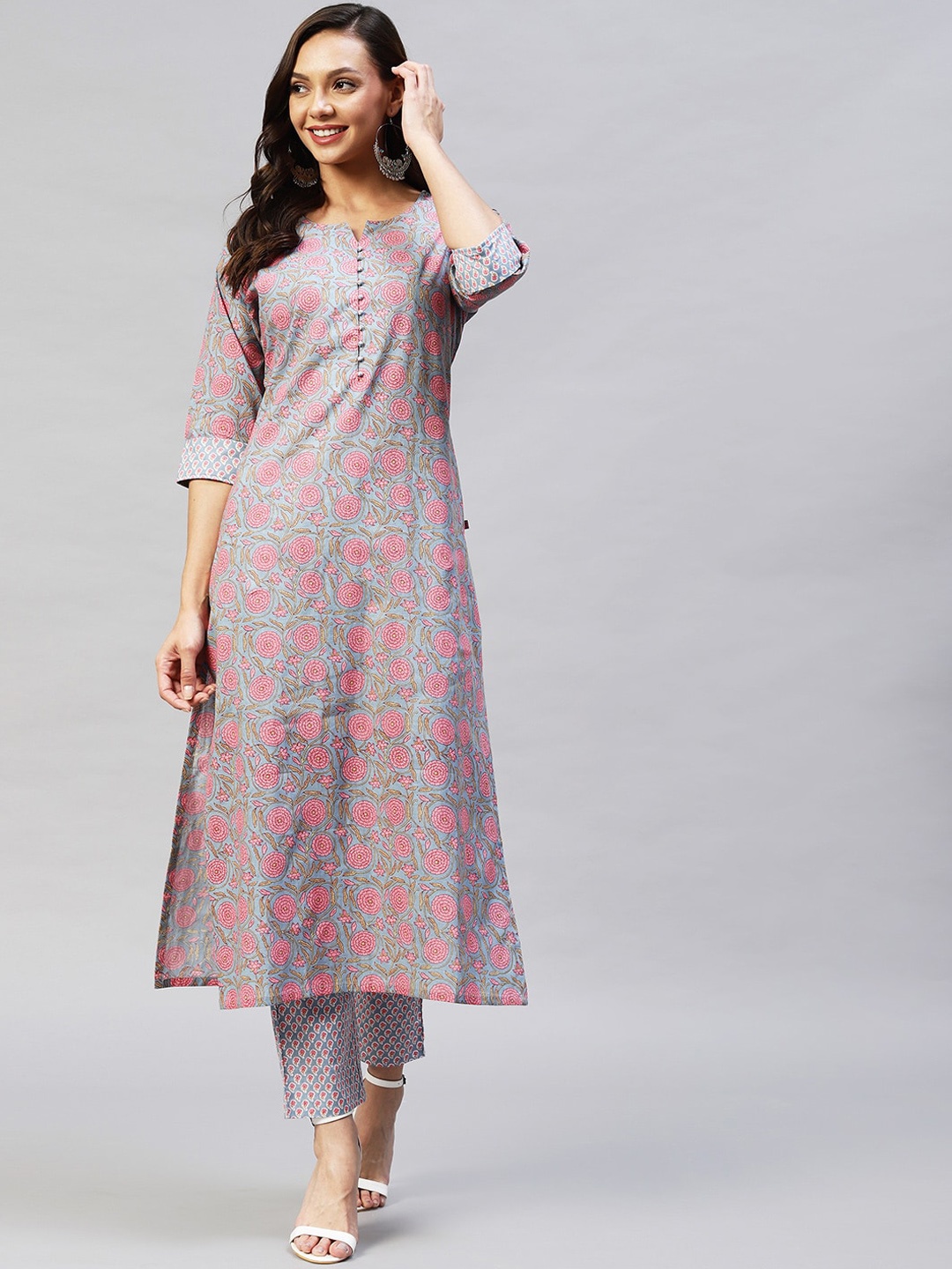 

KALINI Women Grey Floral Printed Kurta with Trousers