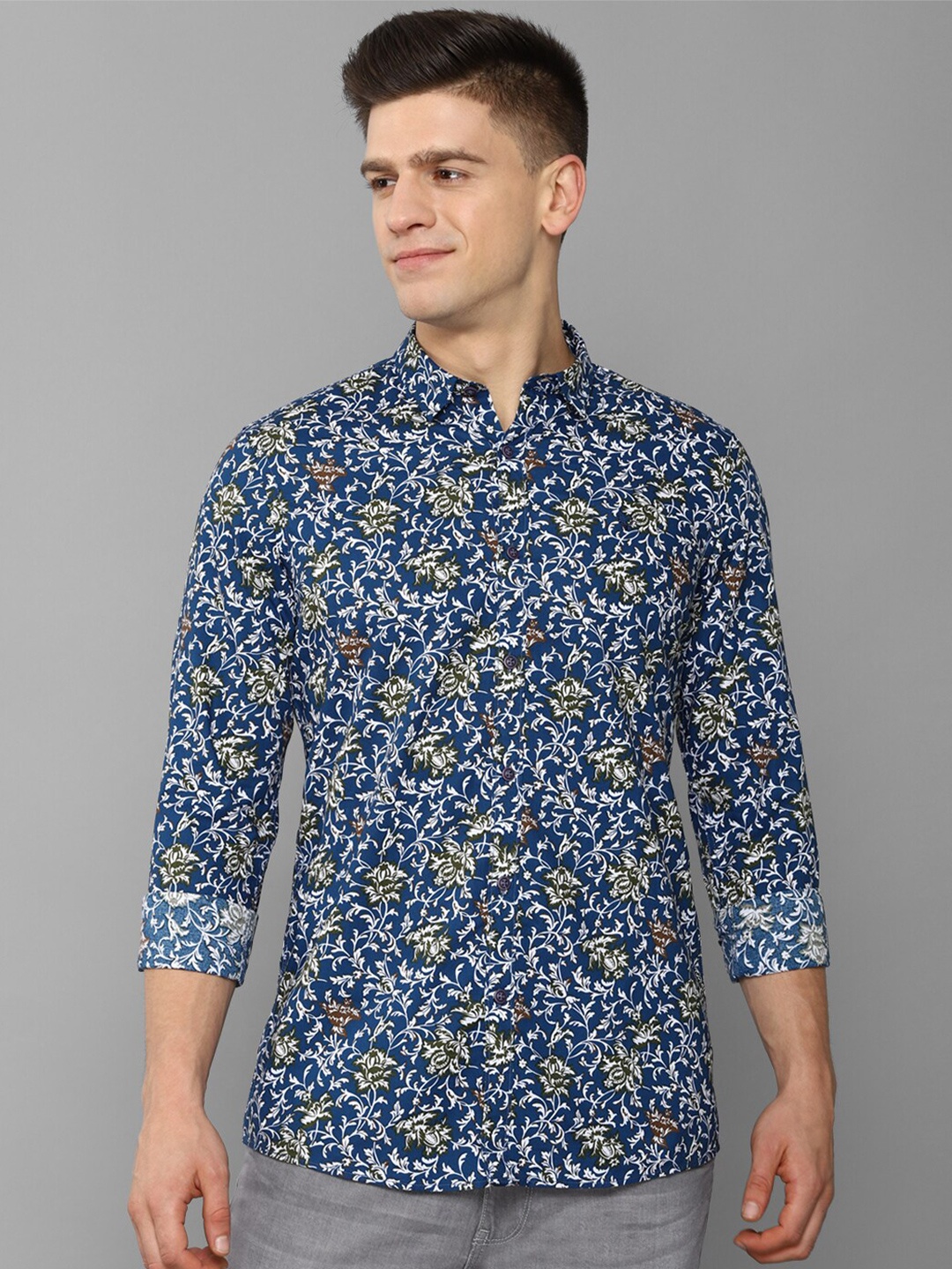 

Allen Solly Sport Men Blue Floral Printed Pure Cotton Casual Shirt