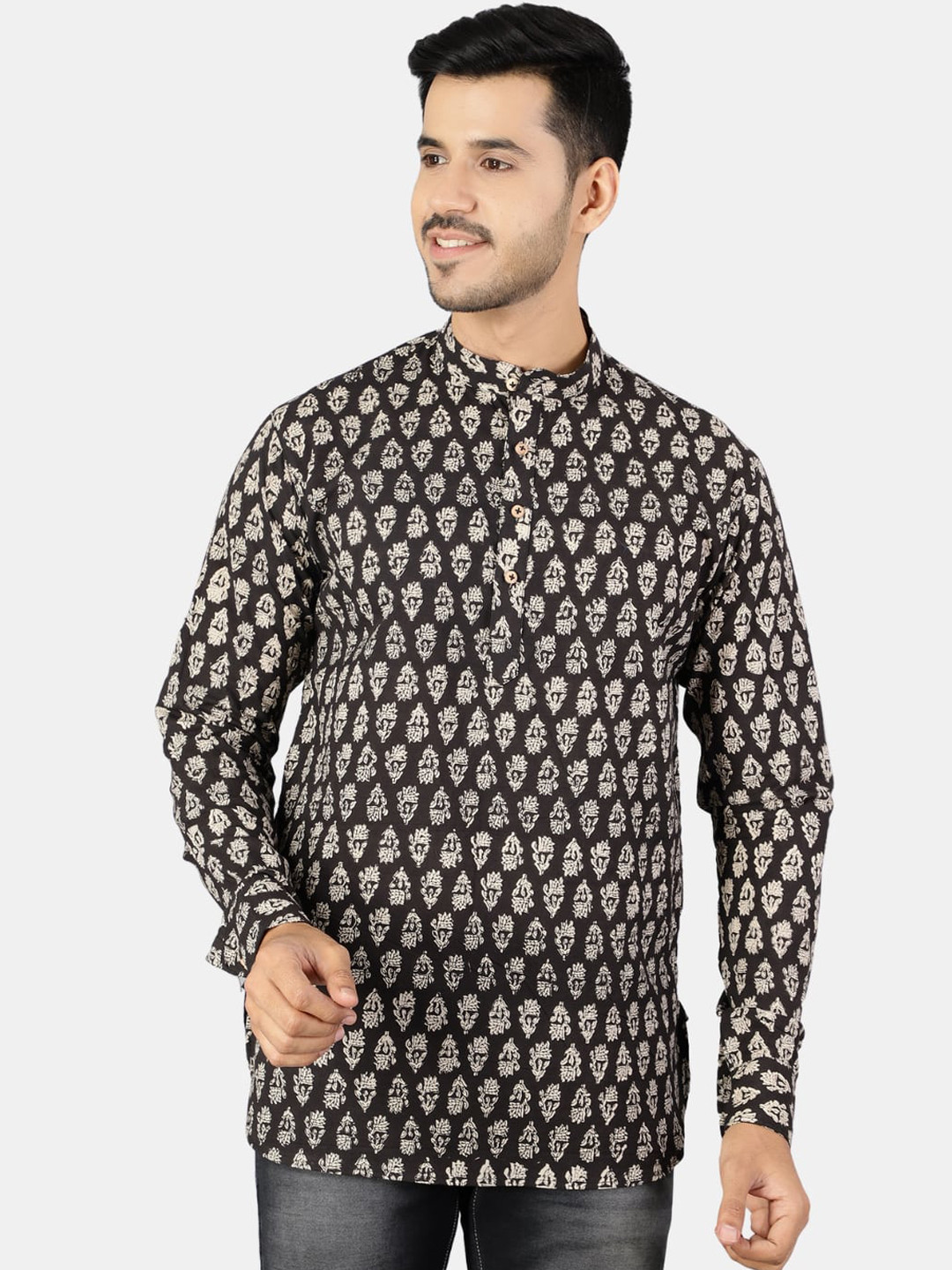 

Wintage Men Black Ethnic Motifs Printed Kurta