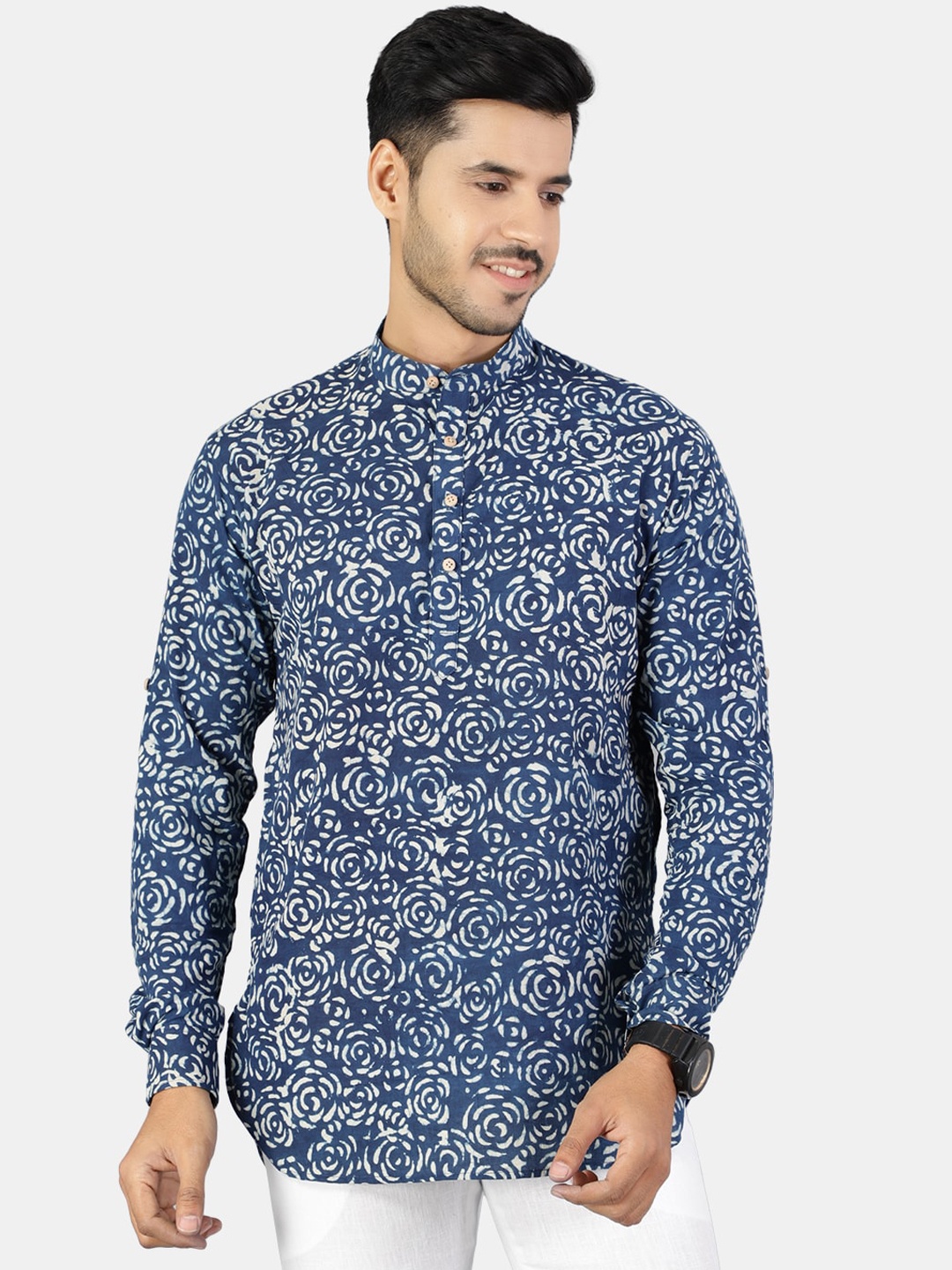

Wintage Men Blue & White Floral Printed Kurta