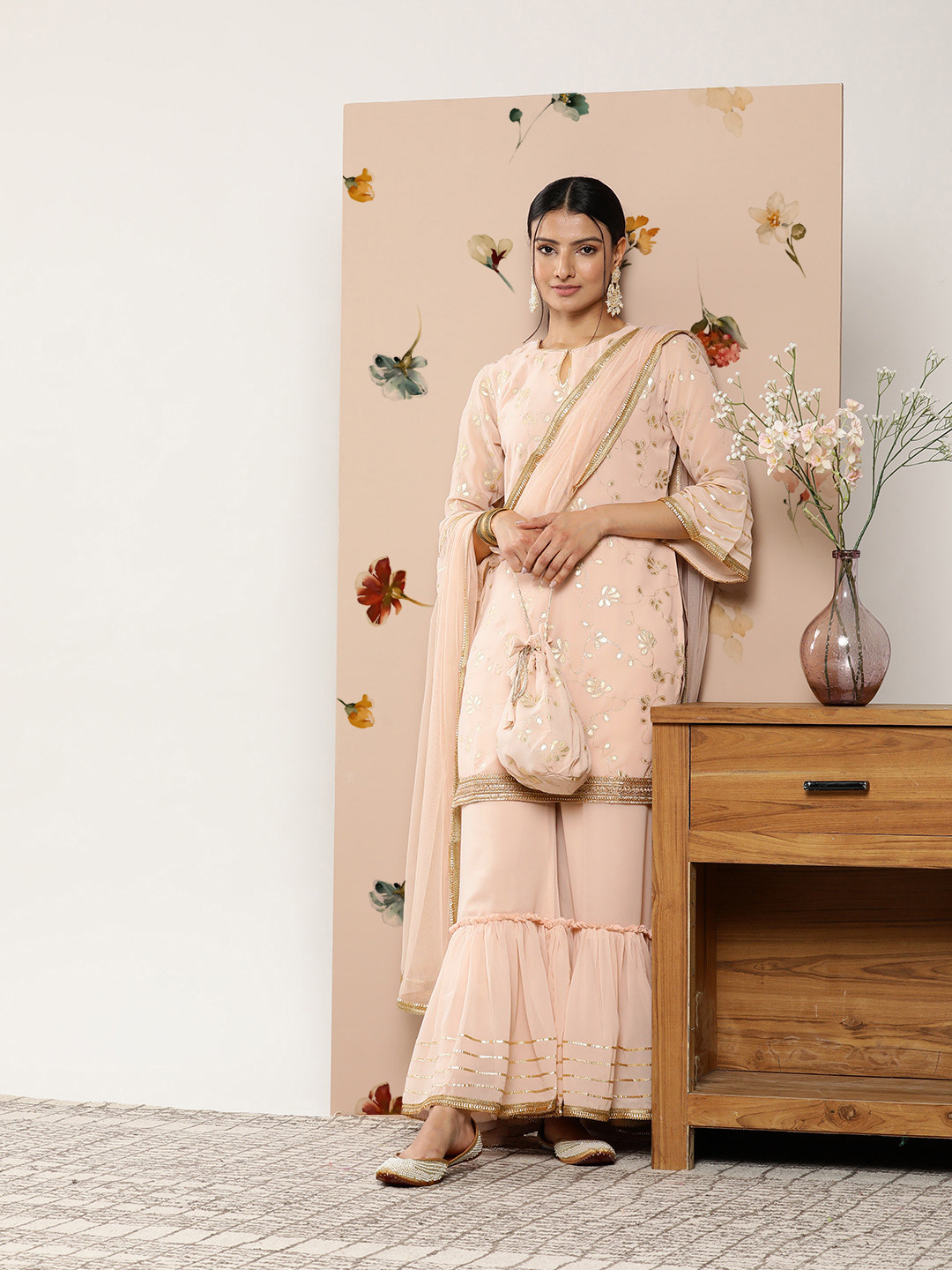 

Libas Women Floral Printed Gotta Patti Kurti Set With Dupatta & Potli, Pink