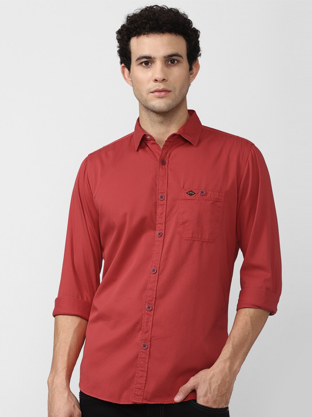 

VAN HEUSEN DENIM LABS Men Red Solid Cotton Slim Fit Casual Shirt