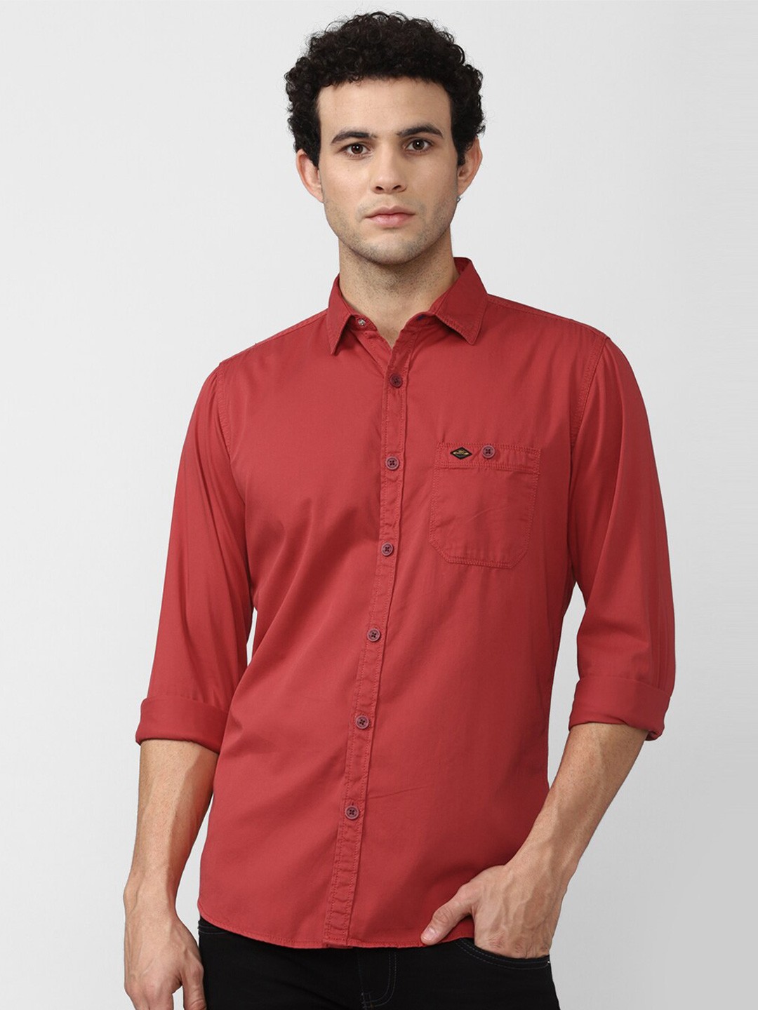 

VAN HEUSEN DENIM LABS Men Red Solid Cotton Slim Fit Casual Shirt