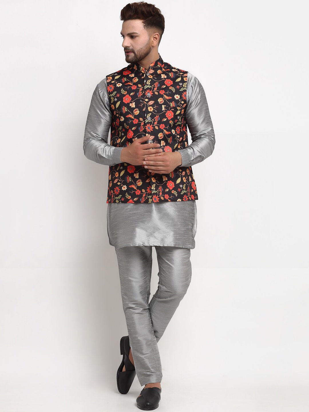 

Benstoke Men Grey Floral Printed Kurta with Pyjamas