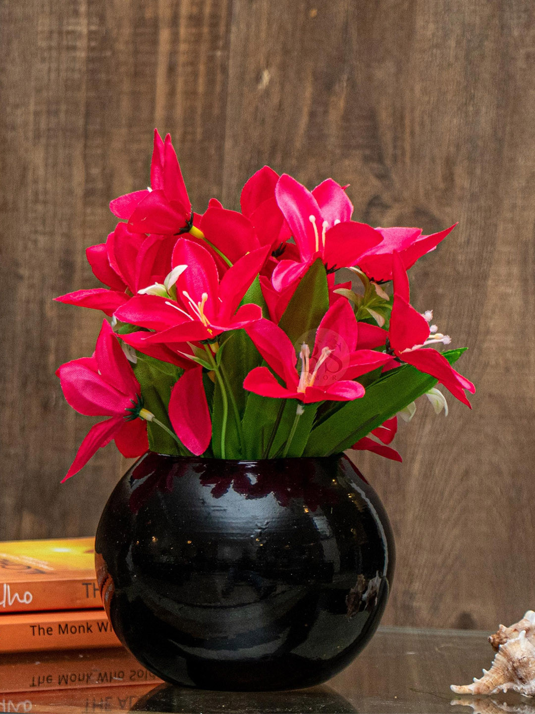 

BS AMOR Pink & Black Metal Vase With Flower Bunch