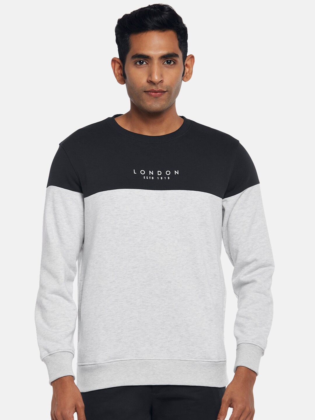 

BYFORD by Pantaloons Men Off White Colourblocked Sweatshirt