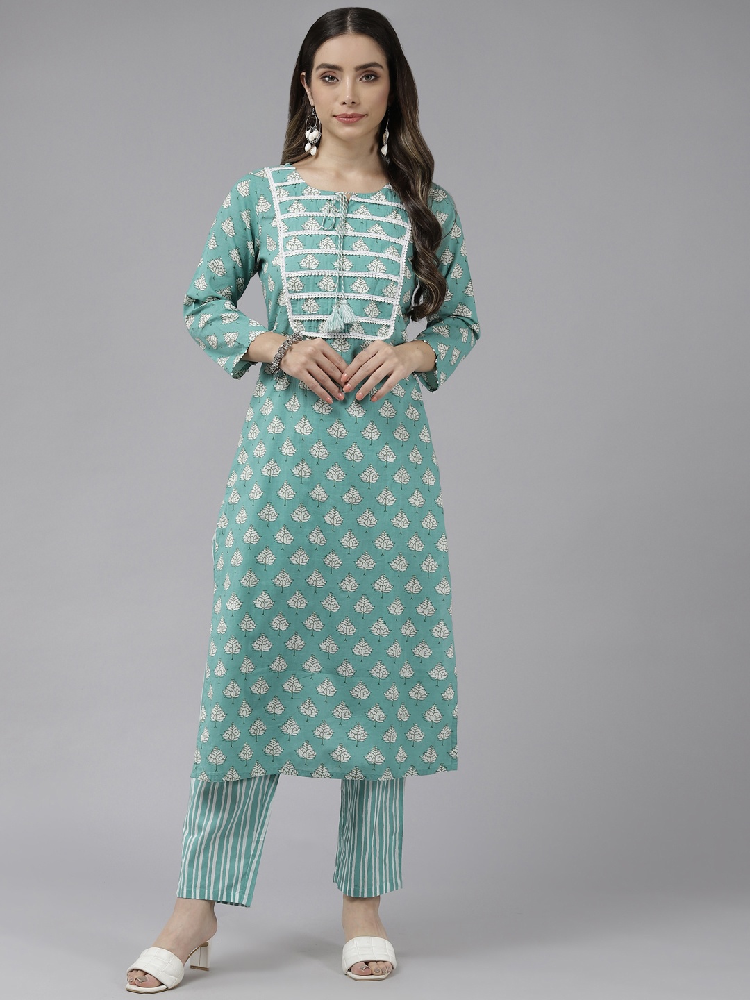

Prakrti Women Sea Green Ethnic Motifs Printed Pure Cotton Kurta with Trousers