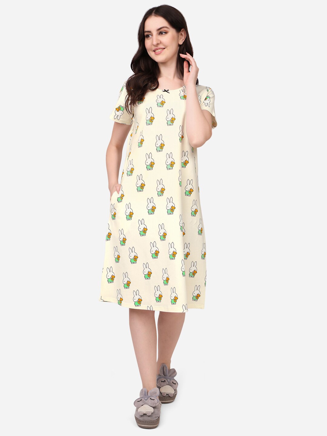 

Lenissa Women Yellow Printed Nightdress