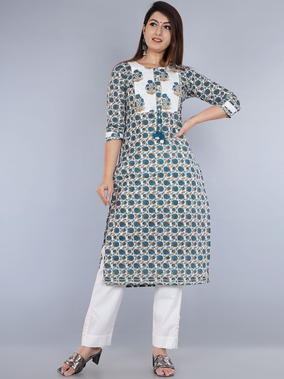 

Swasti Women Blue & White Floral Printed Floral Kurta
