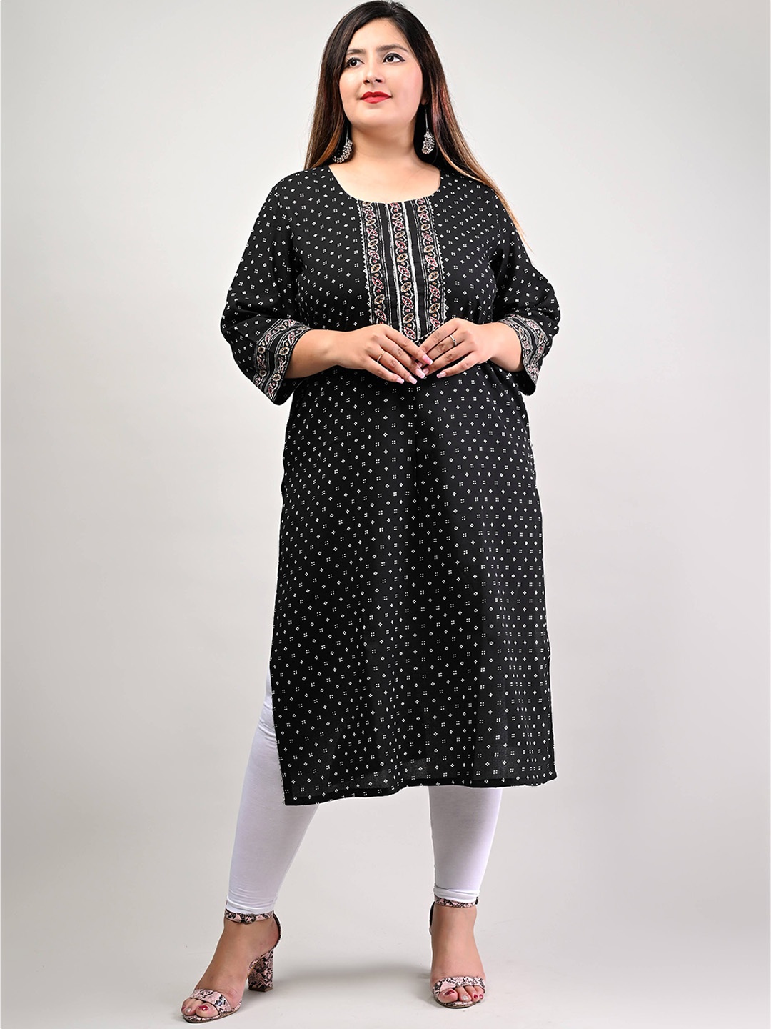 

Swasti Women Black Geometric Printed Kurta
