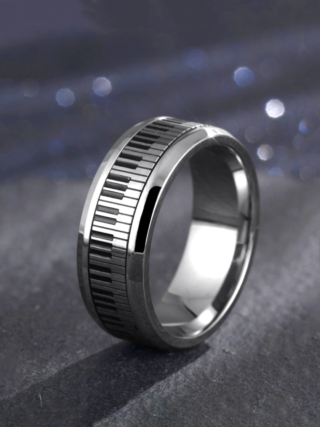 

Yellow Chimes Men Rhodium-Plated Silver-Toned Textured Finger Ring