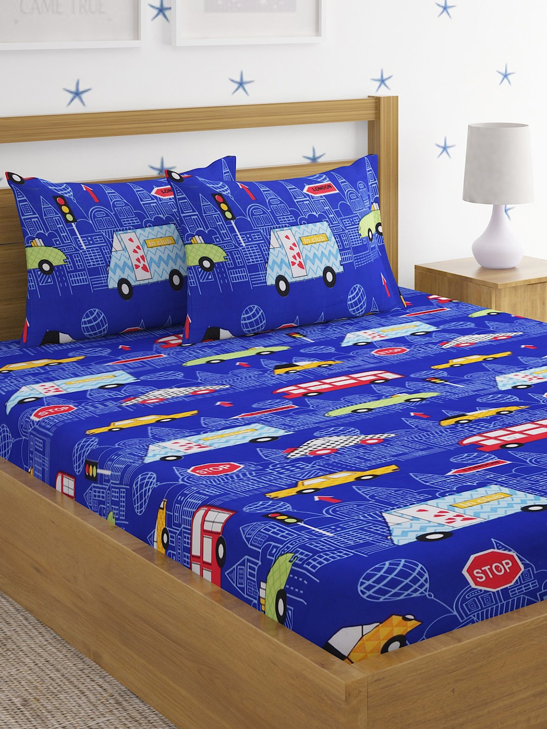 

SOKNACK Blue & Red Graphic 300 TC Queen Bedsheet with 2 Pillow Covers