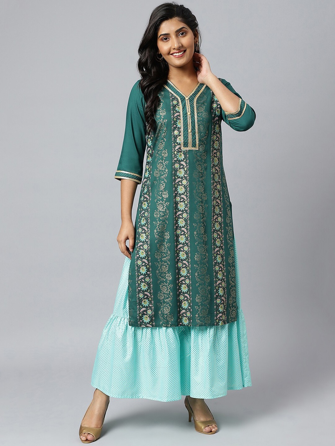 

Aurelia Women Green Floral Foil Print Ethnic Liva Kurta