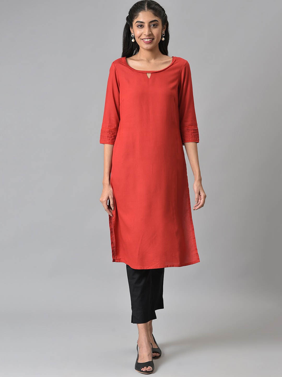 

AURELIA Women Red Keyhole Neck Flared Sleeves Thread Work Kurta